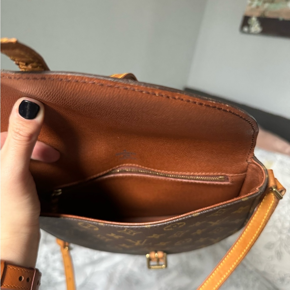 Louis Vuitton Chantilly Women's Crossbody Bag - Picture 3 of 8